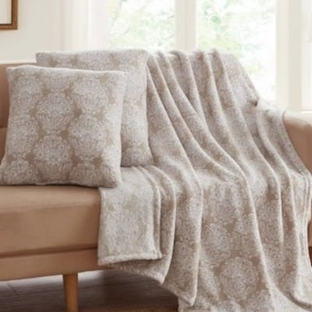 INFINITY Home 3 PC Yasmina Rainy Day Decorative Pillows and Throw Set, Beige